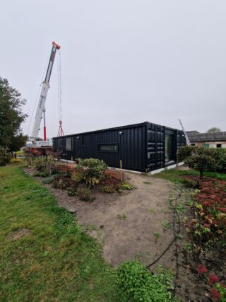 And here it is - our container home, fully assembled in Germany! 🏡🇩🇪 A spacious design made from 3 × 40ft containers plus an additional 7-metre section, brought together by our experienced team. Another project completed! 💪
#containerhome #shippingcontainerhouse #containerhouse #modularhome #tinyhouse