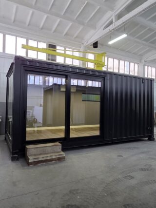 L15XL office. Our XL containers - widened to 3 meters - are among your favorite and most frequently chosen models from our range. More space - more comfort 🏡 #office #containeroffice #containerhome #containerhouse #tinyhome