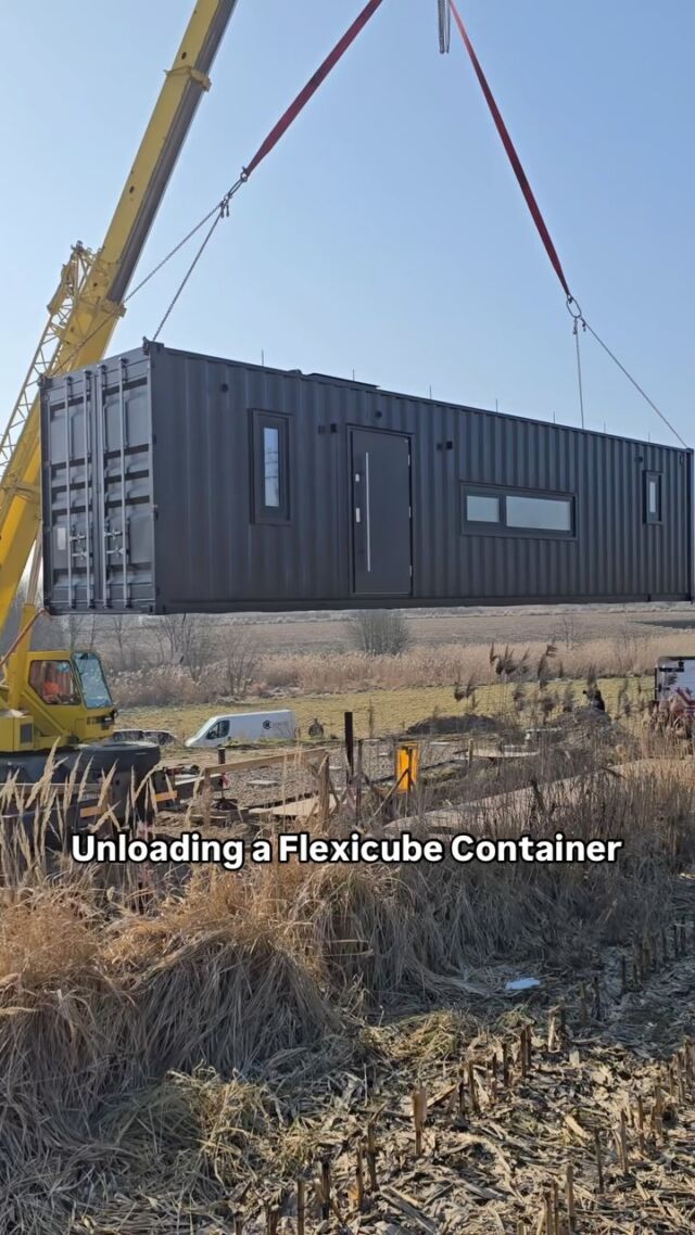 🚛🔄 Unloading a Flexicube Container 🔄🚛#Unloading #Flexicube #flexicubepl #containerhome #containerhouse #shippingcontainerhome #cabin #shippingcontainerhouse #tinyhome #containeroffice #tinyhouse #containerarchitecture #unloadingcontainers