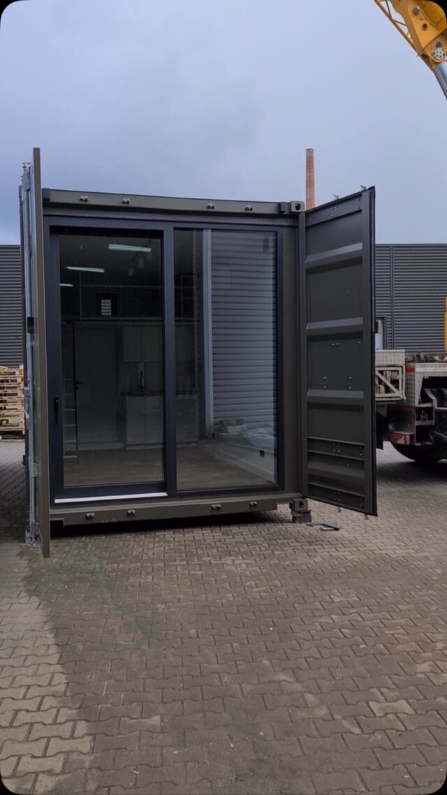 Container home, but make it higher, wider, smarter.
With a mezzanine level and open space design, this is tiny living reimagined. L15XXL 3,4m high, 3m wide#containerhome #tinyhouse #mezzanine #modernliving #smartdesign #modularhome #flexicubepl #containerhouse #airbnbexperience #mancave #summerhouse #tinylove #shippingcontainerhome #shippingcontainerhouse #containerarchitecture #containeroffice #cabin #cabinlife