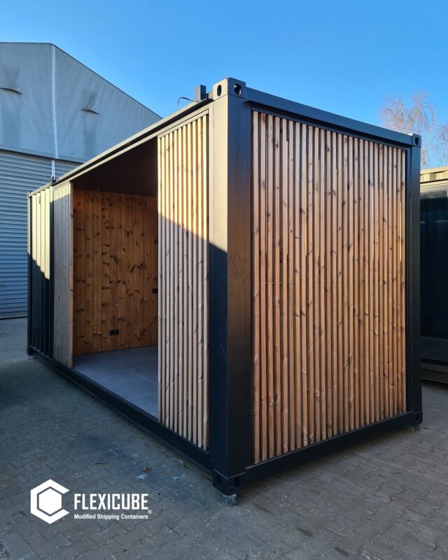 L15 garden 🚛 Belgium 🇧🇪 Whether you’re looking to create a backyard oasis or simply add an extra space to rest, these containers are sure to impress. Start planning your dream garden retreat today!#saunacontainer #gardenretreat #newhouse #containerhome #containerhouse #gardenhouse #shippingcontainerhouse #container #shippingcontainer #beautifulhomes #shippingcontainerarchitecture #homeinspiration #gardencabin #smallliving #modernhouse #modernhomes #cozyhouses #myhouse #cozyhome #housebuild #housedesign #shippingcontainers #flexicubepl #office #cabin #containeroffice #officegoals #homesweethome #apartment #belgium🇧🇪