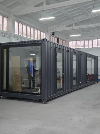 A 40ft container widened to 3 meters - the perfect balance between comfort and mobility! 🚚✨ Spacious enough for a cozy home, yet easy to transport anywhere you go. 🏡💨 L30XL#container #newhouse #containerhome #containerhouse #tinyhome