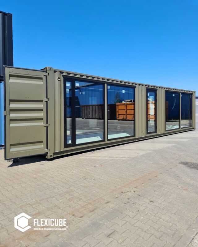 A stunning container office in a gorgeous shade of olive green! L30 🏡#officedesign #büro #containerhome #containerhouse #shippingcontainerhome #shippingcontainerhouse #container #shippingcontainer #beautifulhomes #beautifulhouse #homeinspiration #homeinterior #smallliving #modernhouse #modernhomes #cozyhouses #myhouse #cozyhome #housebuild #housedesign #containerarchitecture #flexicubepl #office #cabin #containeroffice #officegoals