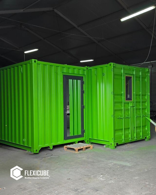 Transform your space with the innovative F30 container home or office! This unique design features a container split in two and reassembled with an offset, creating a dynamic and modern environment. Perfect for those who appreciate creativity and functionality. 🏡✨ F30 green 🟩#containerhome #containerhouse #containeroffice #greenhouse #greenhouses #shippingcontainerhome #shippingcontainerhouse #airbnbhomes #cabin #cabinlife #containerachitecture #containerdesign #containerlounge #containers #mancave #summerhouse #tinyhomes #tinyspaces #containerinspo #containersolutions #containerbuilt #flexicube #flexicubepl #büro #dreamhomes #box #homeideas  #singlefamilyhome