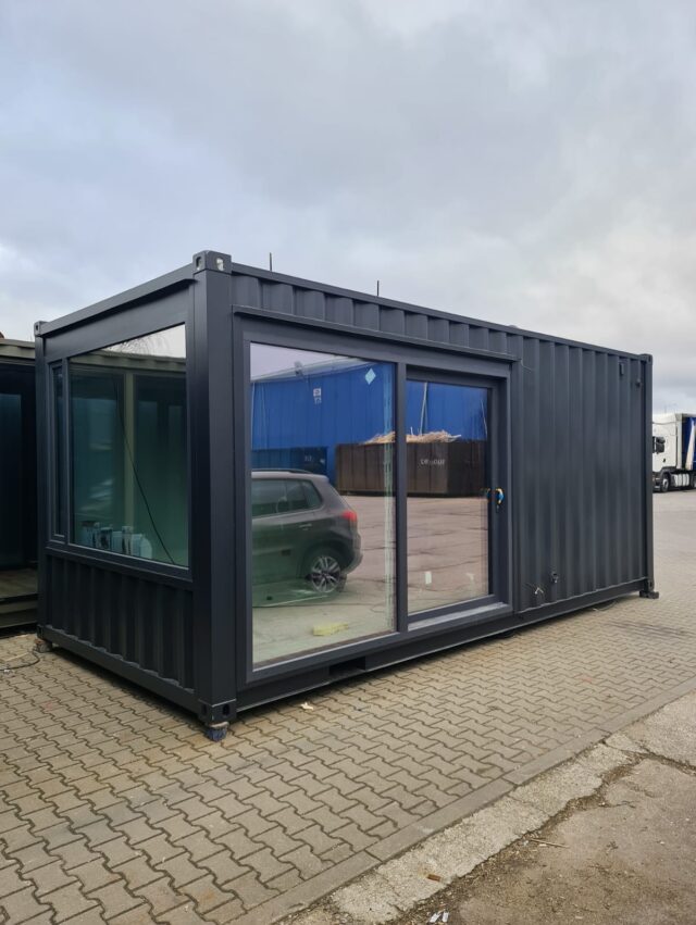 The L15XL is the perfect setup for living or working your way - at 6 x 3 m, it’s wider than a standard container and packed with possibilities. Turn it into your cozy home, creative studio, or modern office - the space is yours to shape. ✨🏡#container #containerhome #containerhouse #containeroffice #office #homegoals #officegoals #myhomevibe #modernhomes #gardenhouse #guesthouse #summerhouse #camping #room #tinyhouseliving #tinyhomes #cabin #cabinlife #flexicube #homeideas #haus #containerbuilt #homedesign #homestyle #shippingcontainerhome #shippingcontainerhouse #smallspaces #smallhouse #containersolutions #cargohome