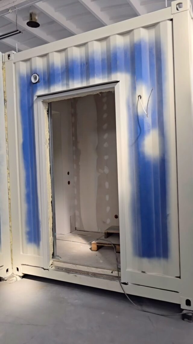 We’re building a container home using 6 shipping containers — and we can’t wait to see the final result! 🛠️🏡 Stay tuned for the journey – it’s going to be something special!
#containerhome #containerhouse #container #shippingcontainerhouse #flexicubepl