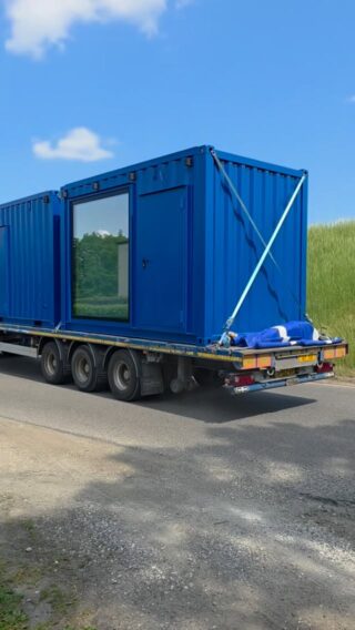 On their way 🇮🇪 🚛 We are proud to work with our trusted and reliable partner in Ireland @selfcontainedbyflexicubeIf you are based there and looking for container solutions, we highly recommend getting in touch with our local partner. Their professionalism, experience, and commitment to customer satisfaction make them the perfect point of contact for all container-related inquiries.Feel free to reach out directly for expert advice and tailored solutions. We are confident you’ll be in good hands!#container #containerhome #tinyhome #containeroffice #tinyoffice