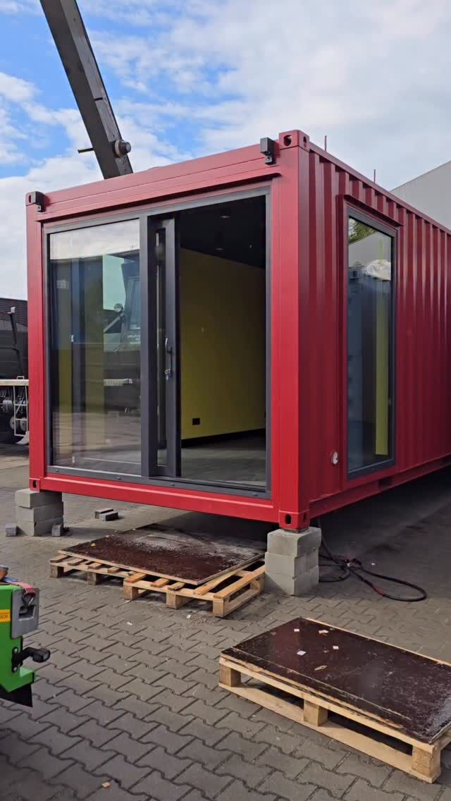 We don’t just build with containers — we cut, widen, and customize them to create unique spaces. L22XL (9 x 3m) — wider than standard, made for those who need more room to live, work, or chill 🏡🟥#containerhome #tinyhouse #custombuild #shippingcontainer #modularhome #container #industrialdesign #containerhouse #shippingcontainerhome #shippingcontainerhouse #cabin #flexicubepl #tinyhome #flexicube #tinyhouse #containeroffice #airbnbexperience #box #containerarchitecture #dreamhome #singlefamilyhome #built #cozyhomes #beautifulhome #office #homeinspirations