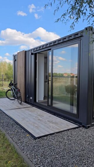 One container. More than one way to make it yours. 🏡💻
A place to live, a space to work - designed around the way you want to use it.#containerhome #containerhouse #shippingcontainer #containeroffice #tinyhouse