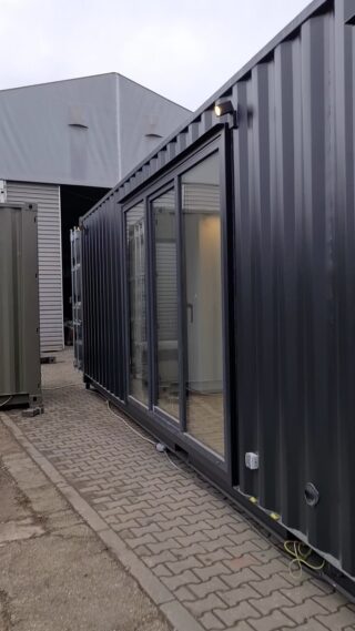 30 m². Sounds small? Think again. The L30.4 proves that you don’t need a huge house to have a comfortable space to live. A well-planned layout can fit everything you actually need - a proper kitchen, bathroom, bedroom and living area without making the space feel cramped 🏡#container #containerhome #shippingcontainer #tinyhome #airbnb