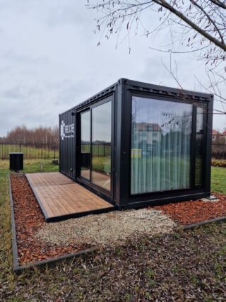 The L15XL is the perfect setup for living or working your way - at 6 x 3 m, it’s wider than a standard container and packed with possibilities. Turn it into your cozy home, creative studio, or modern office - the space is yours to shape. ✨🏡#container #containerhome #containerhouse #containeroffice #office