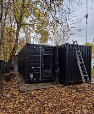 Your own little escape from the everyday hustle! 🍁✨
The F30 container turned into a stylish garden office - a peaceful place to focus, get things done, and enjoy a little greenery while you work 💻

#gardenoffice #shippingcontainer #containeroffice #modernoffice #tinyhome