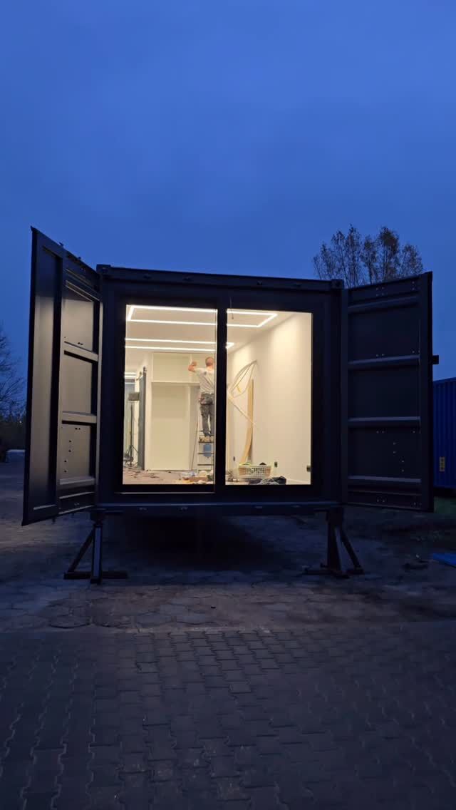 L30XL container home - 3 m wide for extra comfort and style. That’s half a meter more than standard, and it makes a huge difference inside. Modern design, efficient layout, and fully customizable 🏡#containerhome #containerhouse #tinyhome #tinyhouse #guesthouse #berlín #mancave #shippingcontainerhouse #shippingcontainerhome #dreamhome #dreamhouse #hause #housing #flexicubepl #modernhouse #modernhome #flexicube #containerdesign #housedesign #containerlife #airbnb #glamping #homeinspiration #homeideas #minimalliving #singlefamilyhome #homeinspo #container #containerarchitecture #cabin